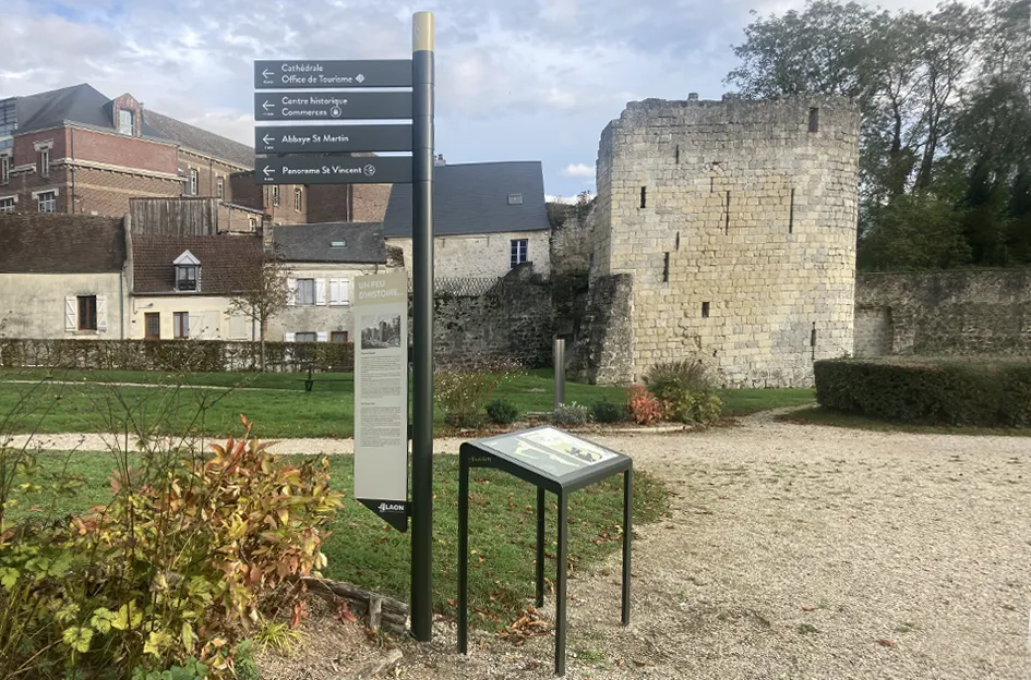 panneau signalétique patrimoine touristique ville laon